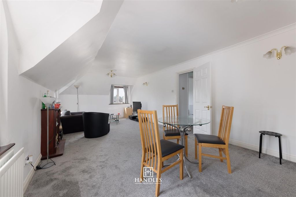 Property photo 3 of 9 Squirhill-05A.Jpg