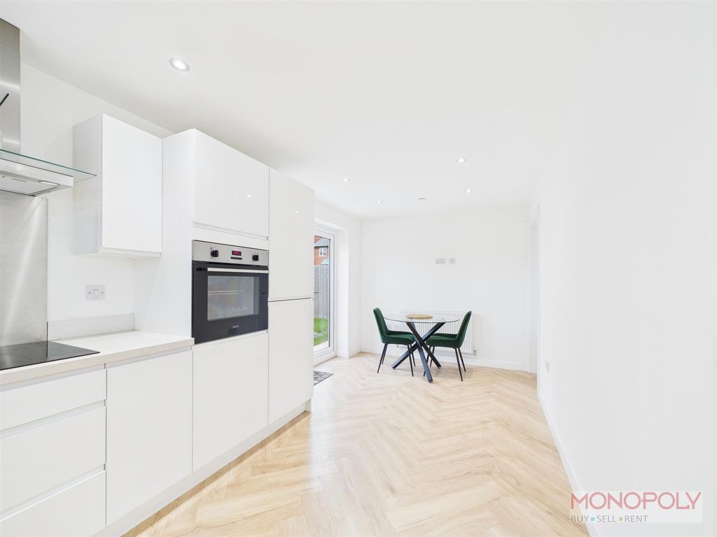 Property photo 3 of 23 Cam03815G0-Pr0376-Still018.Jpg