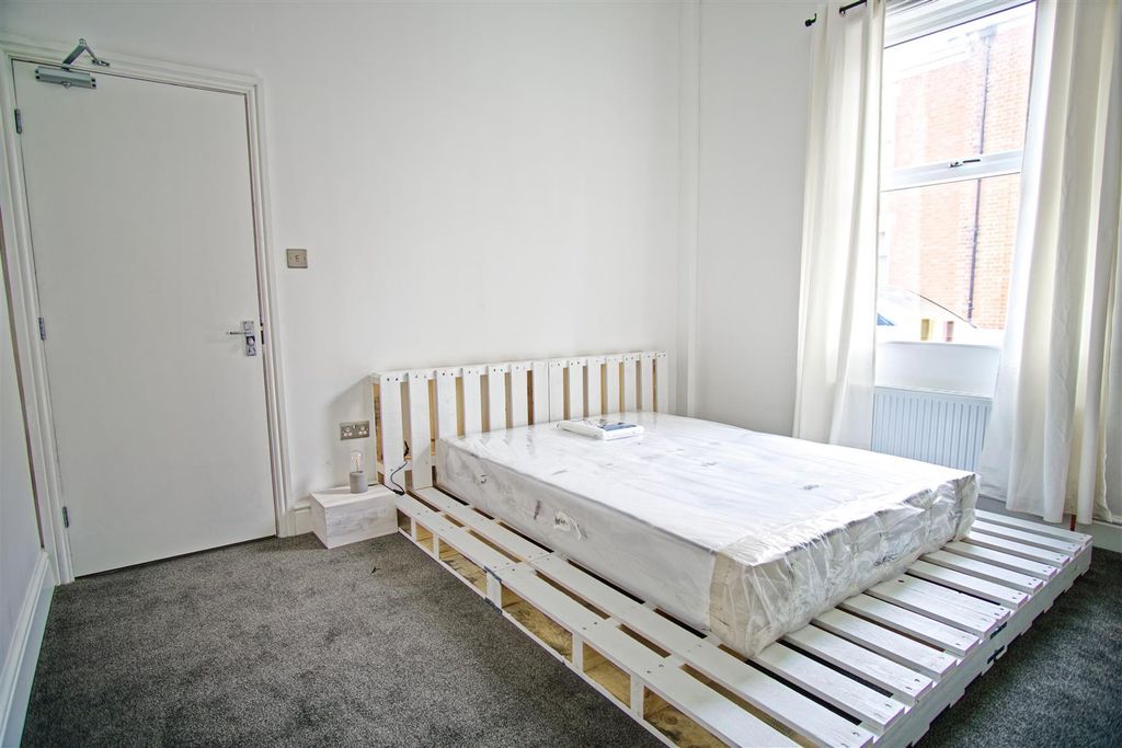 Property photo 2 of 16 Bedroom 1 - Ground Floor