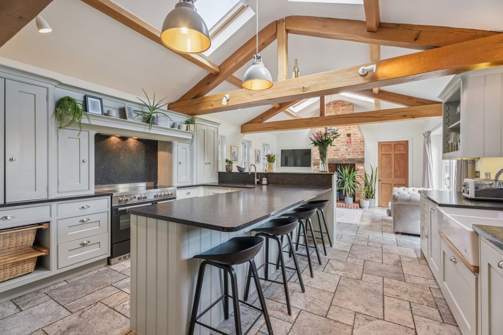 Property photo 3 of 40 Kitchen