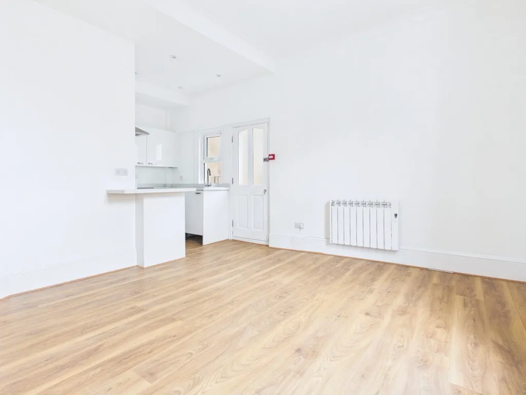 Property photo 3 of 9 Cam03987G0-Pr0352-Still001_1775119435906