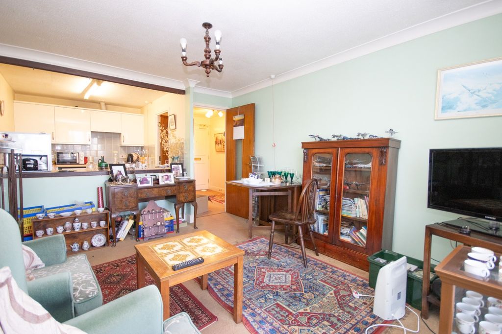 Property photo 2 of 11