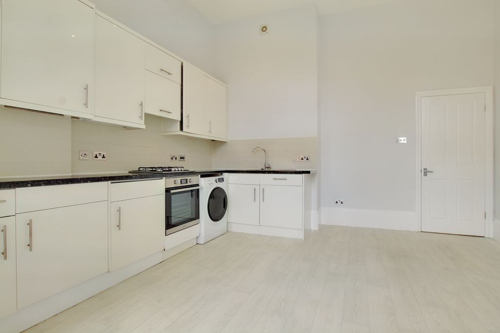 Property photo 3 of 7 3 Lounge Kitchen 2.Jpg