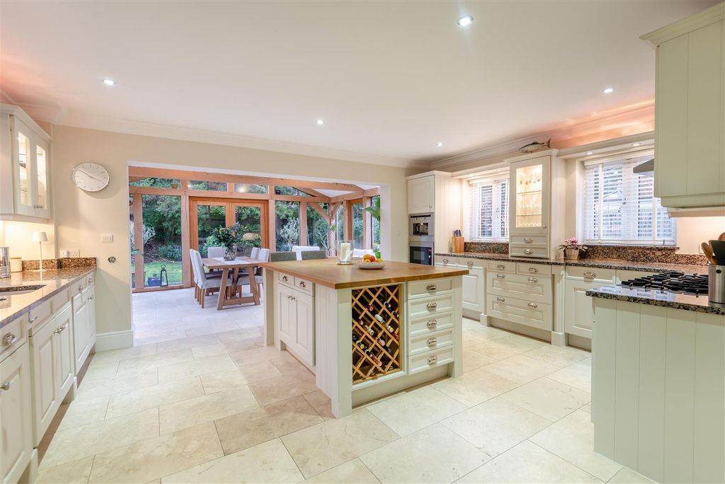 Property photo 3 of 32 8677676-Interior03.Jpg