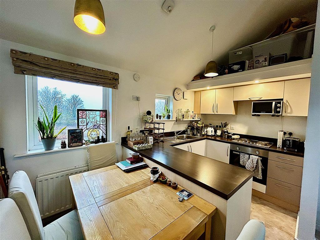 Property photo 2 of 10 Kitchen &amp; Dining Area