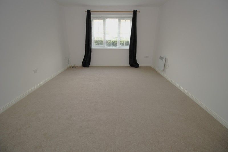 Property photo 2 of 8 Lounge