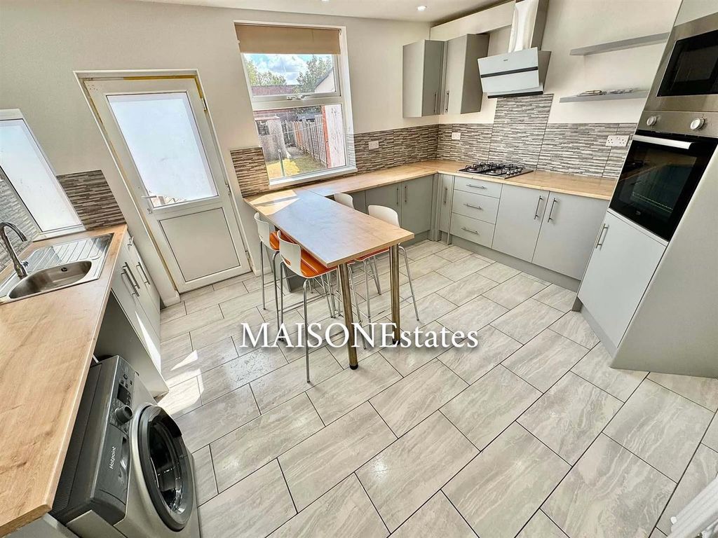 Property photo 3 of 13 Kitchen Breakfast Room.Jpg