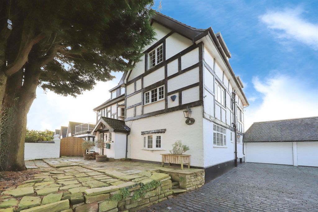 Property photo 1 of 32