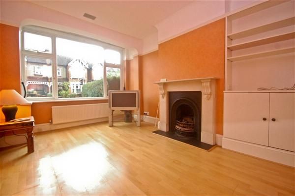 Property photo 3 of 9 Lounge