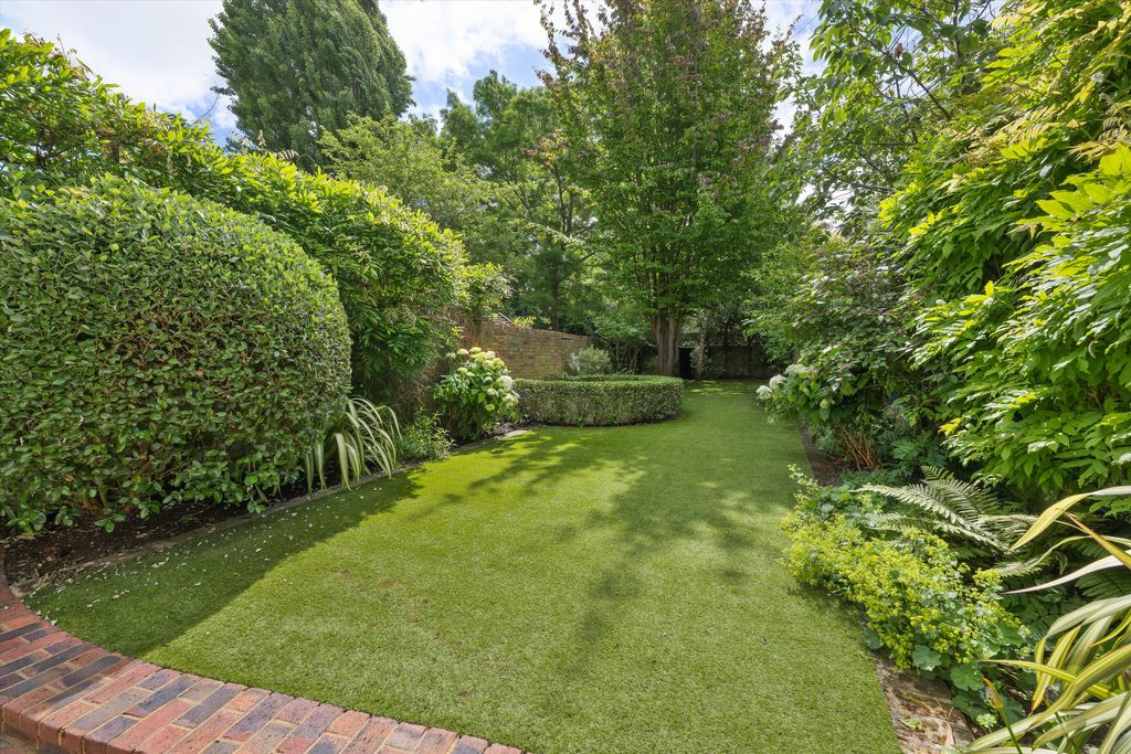 Property photo 3 of 18 Image