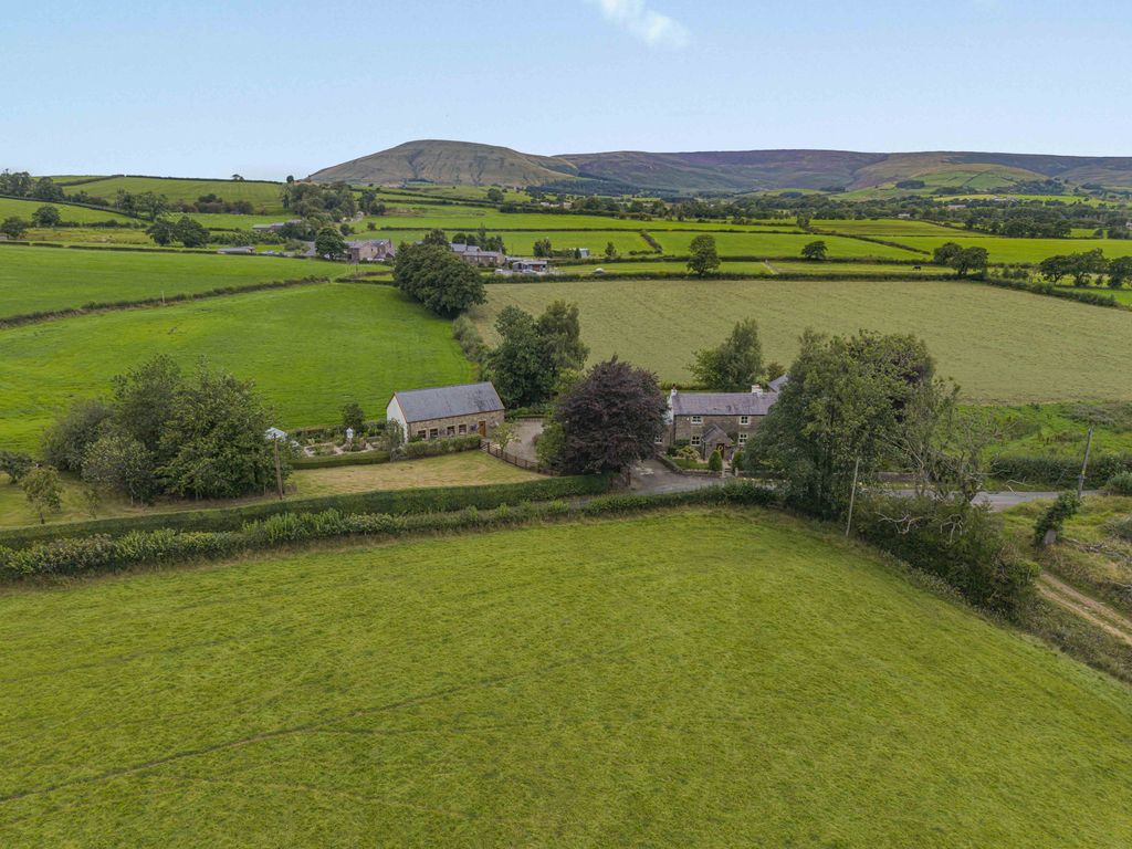 Property photo 2 of 25