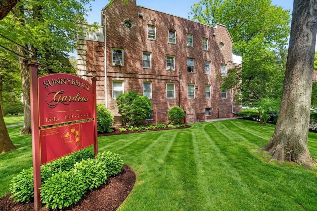 Property photo 1 of 31