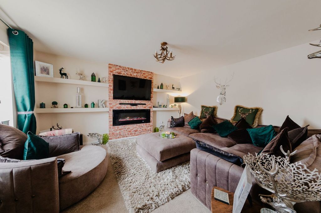 Property photo 2 of 22