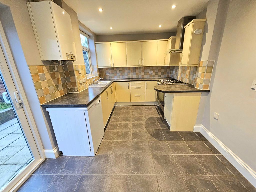 Property photo 2 of 17 Picture No. 14