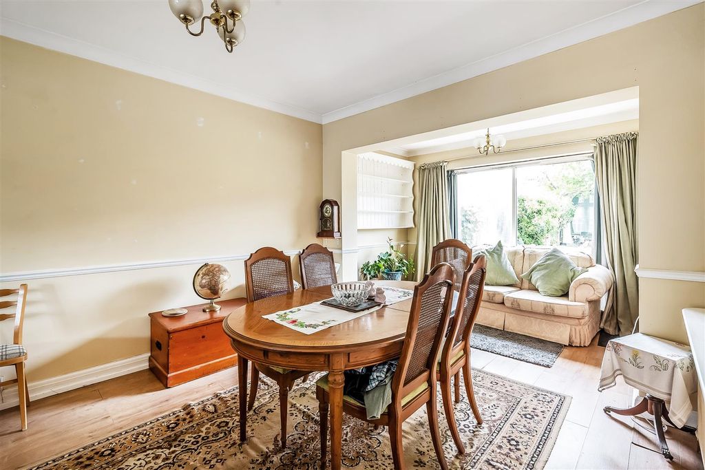 Property photo 2 of 21 15-Barrow-Avenue-18.Jpg