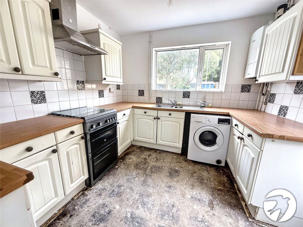 Property photo 3 of 18 Kitchen