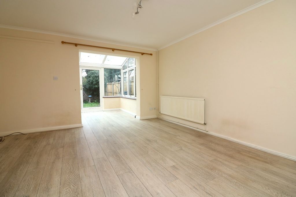 Property photo 3 of 12 4827092