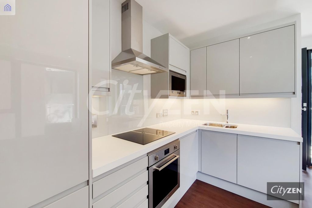 Property photo 3 of 10 Kitchen