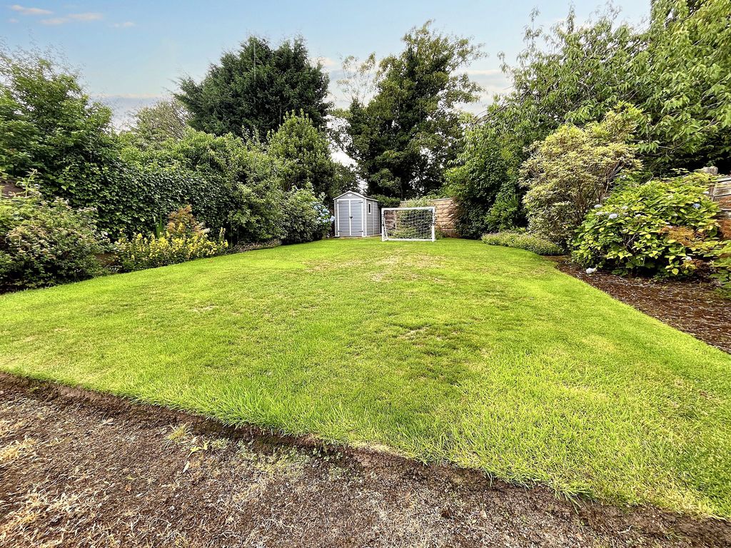 Property photo 2 of 32