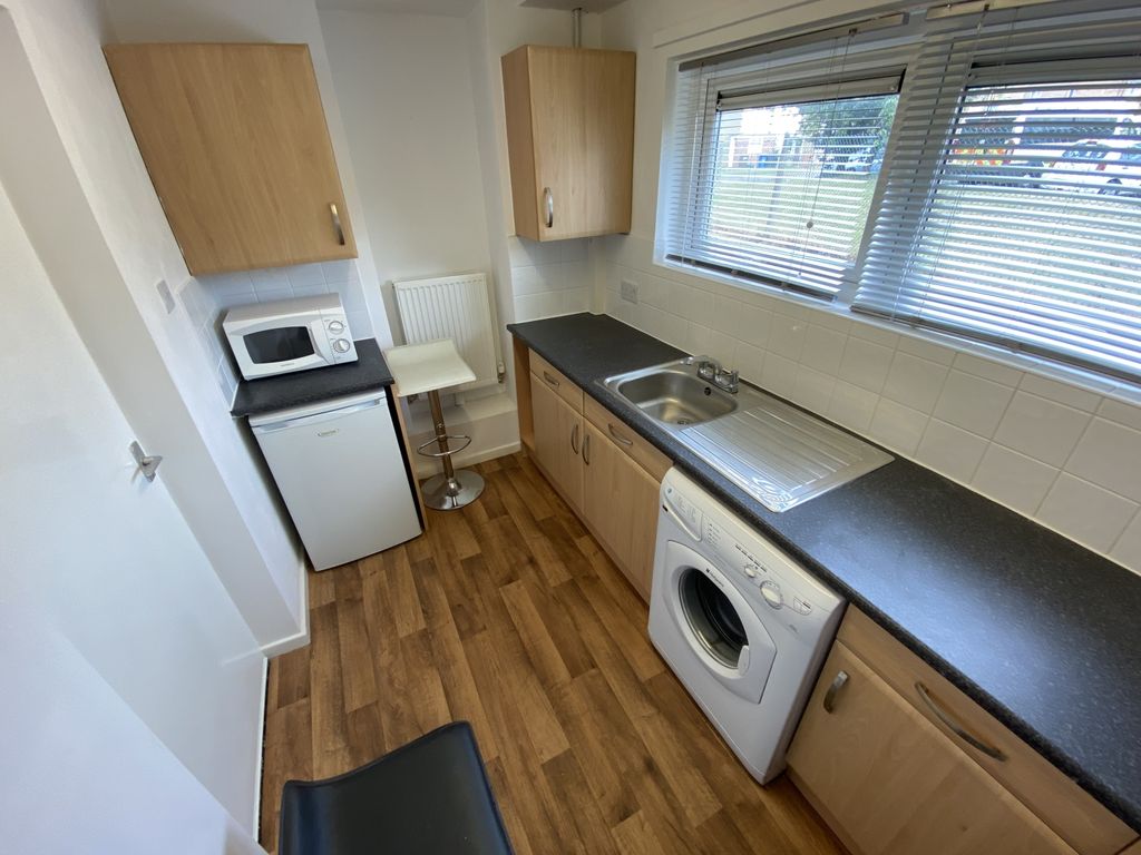 Property photo 3 of 8 Kitchen