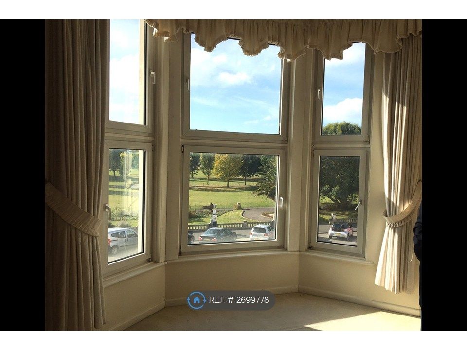 Property photo 3 of 9 Living Room