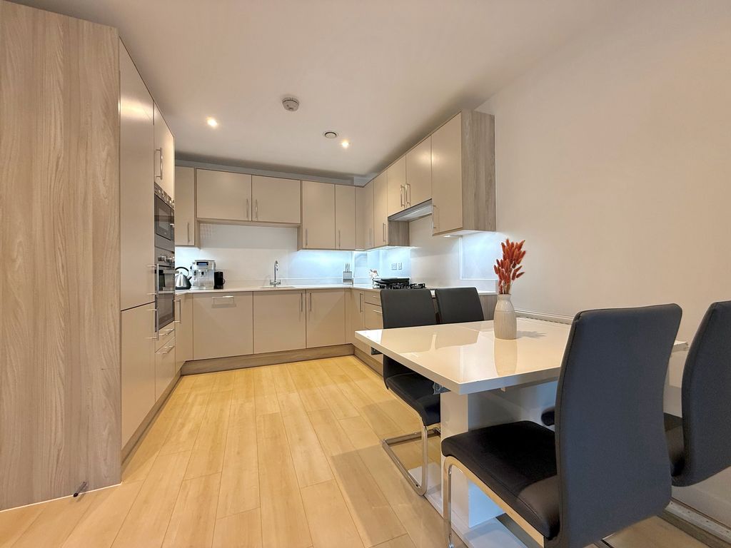 Property photo 1 of 15 Kitchen Continued