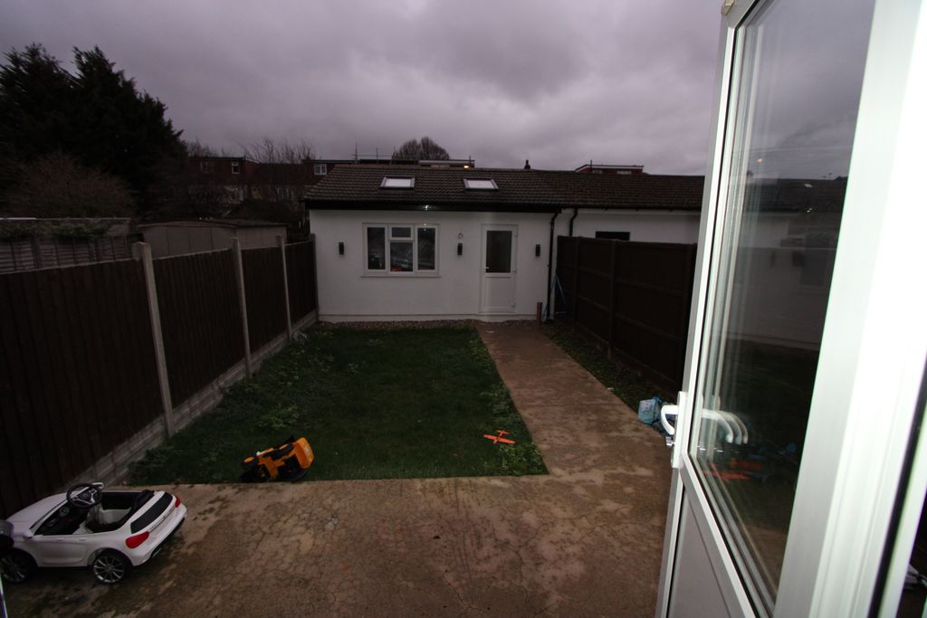 Property photo 3 of 28