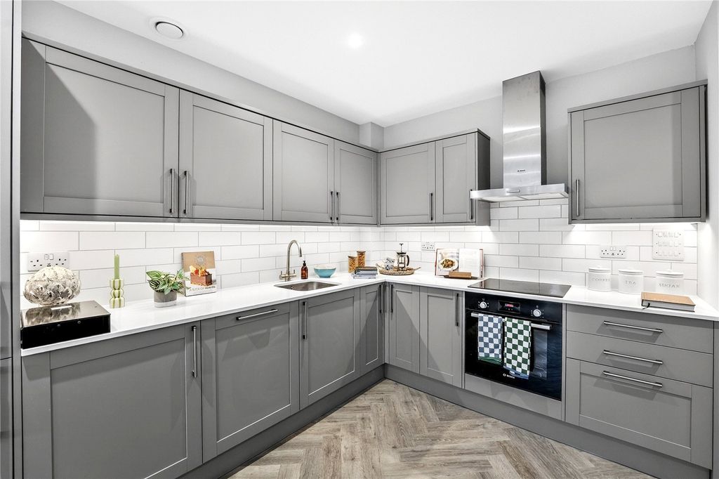 Property photo 2 of 17 Picture No. 28