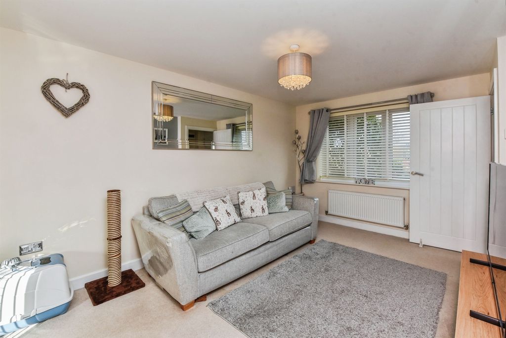 Property photo 2 of 20