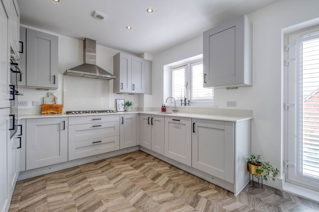 Property photo 2 of 33