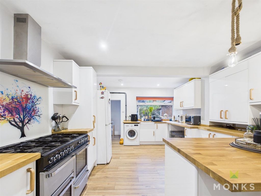 Property photo 3 of 17 Cam01348G0-Pr0771-Still009.Jpg