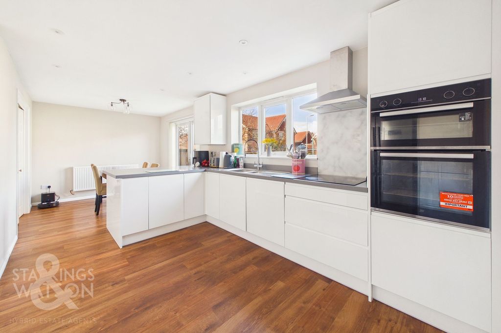 Property photo 3 of 28