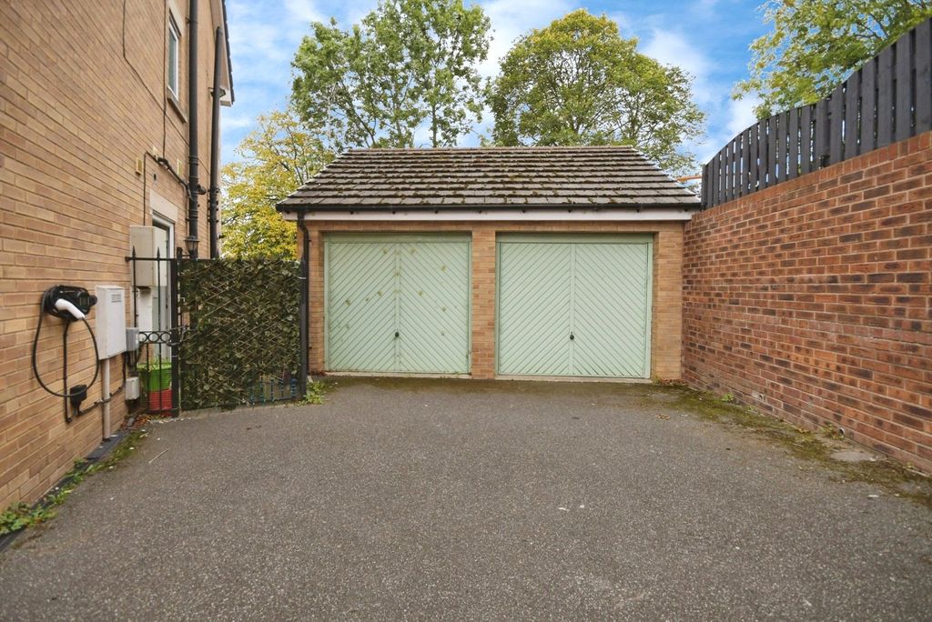 Property photo 2 of 12 Picture No. 32