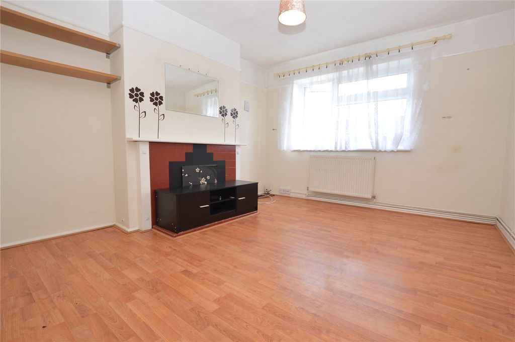 Property photo 3 of 8 Picture No. 06