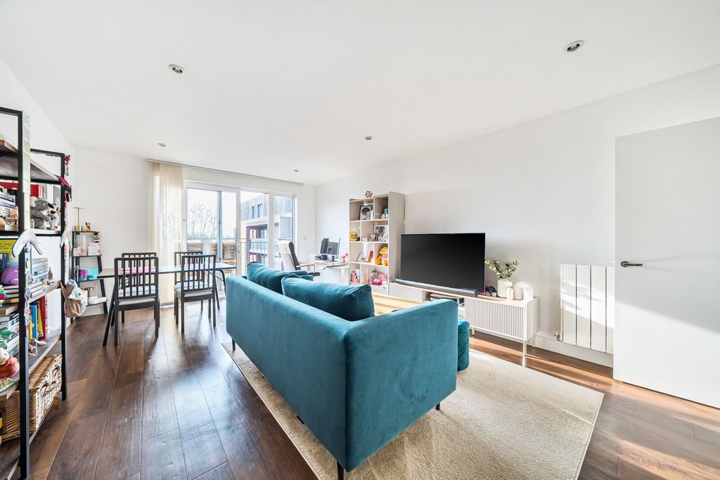 Property photo 3 of 18 Reception