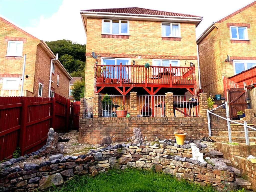 Property photo 2 of 19 Picture No. 25