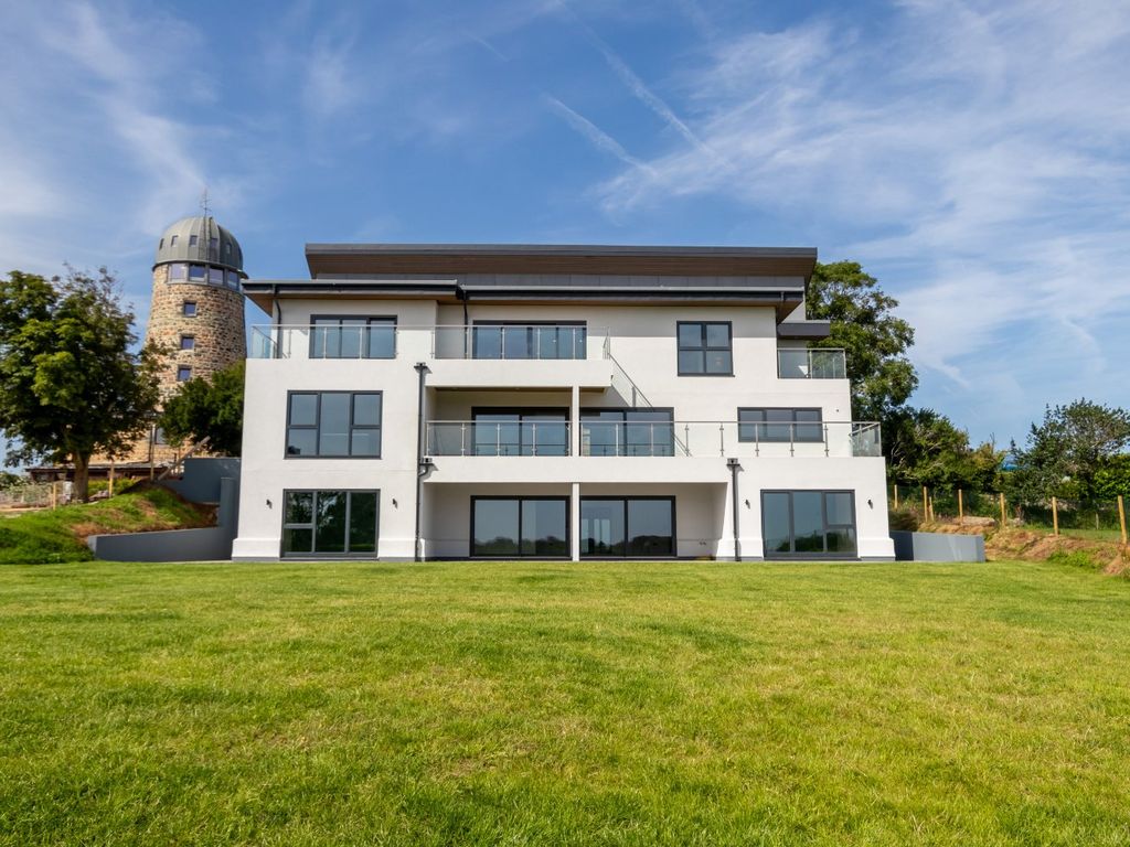 Property photo 1 of 70 Picture No. 77