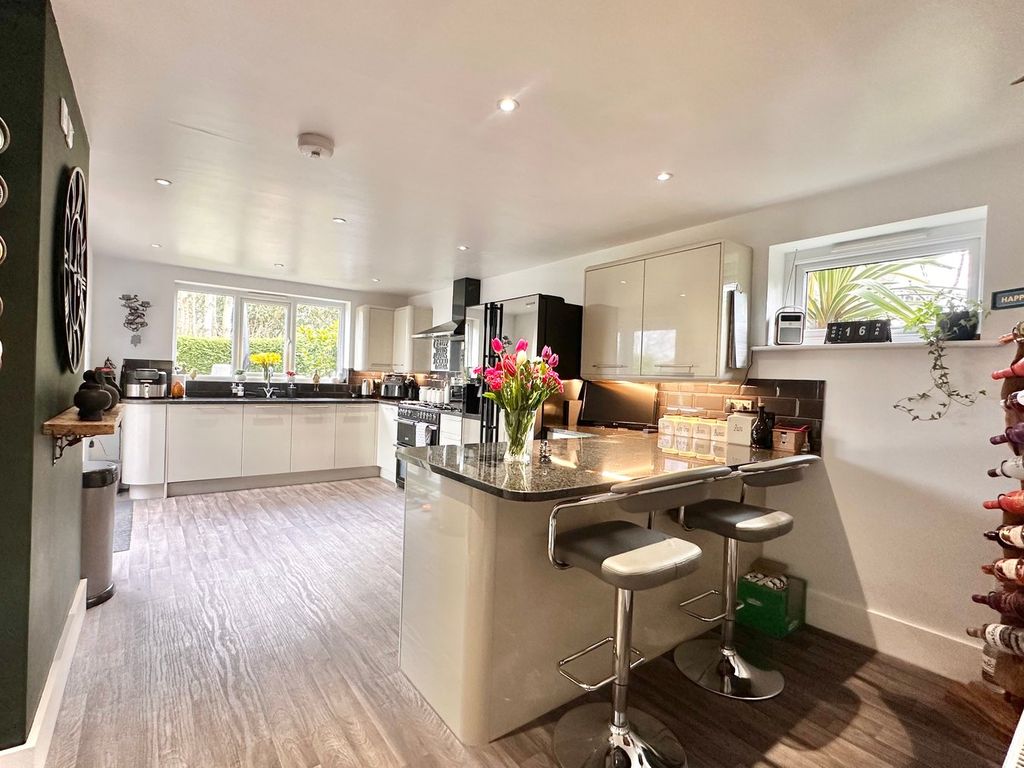 Property photo 3 of 34