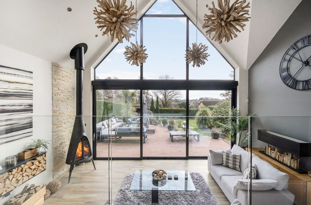 Property photo 2 of 30 1409831-43-698F57...