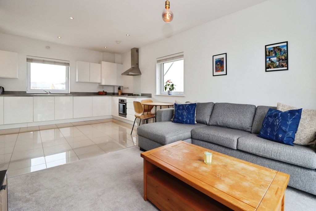Property photo 3 of 11 Pbox-Img.Jpg