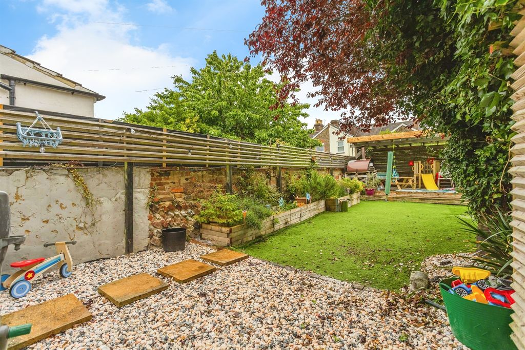 Property photo 2 of 23