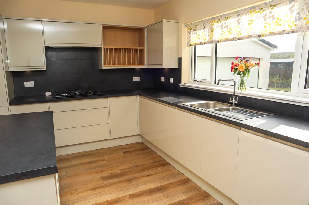 Property photo 2 of 32 Kitchen/Diner