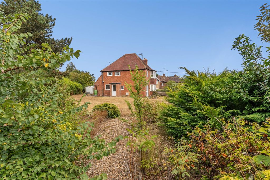 Property photo 2 of 16 3 The Twistle, Byfield-18.Jpg