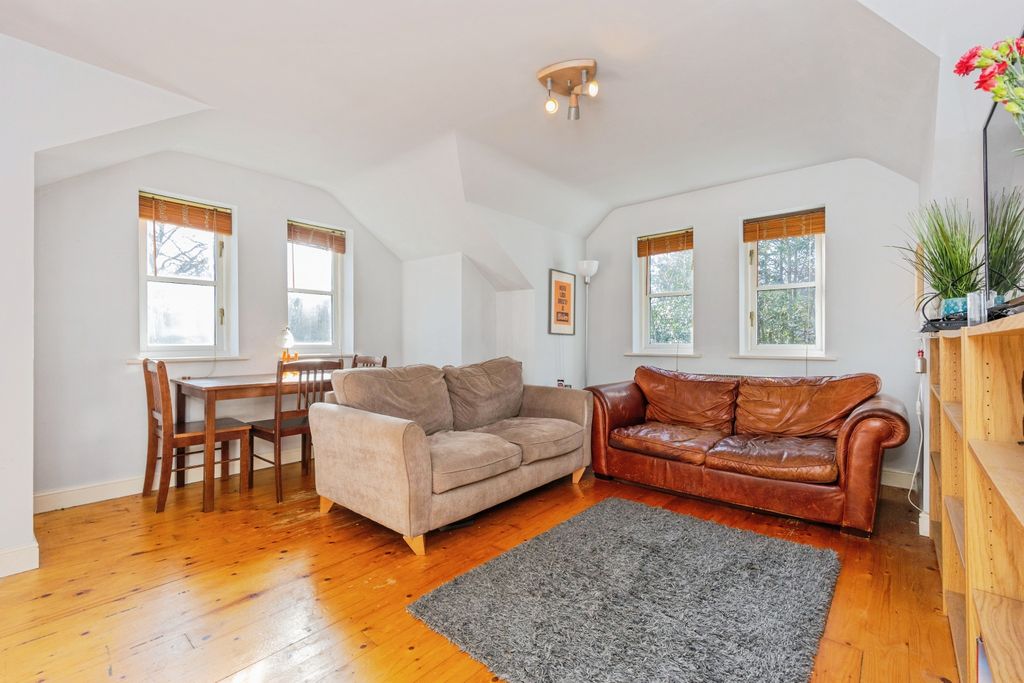 Property photo 2 of 14 Lounge