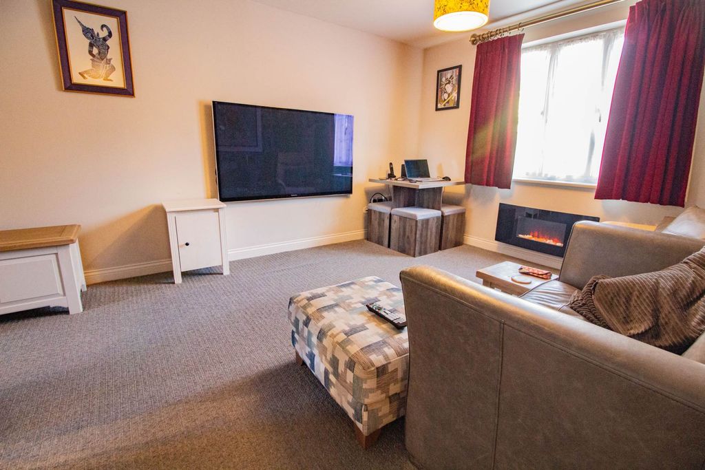 Property photo 2 of 7