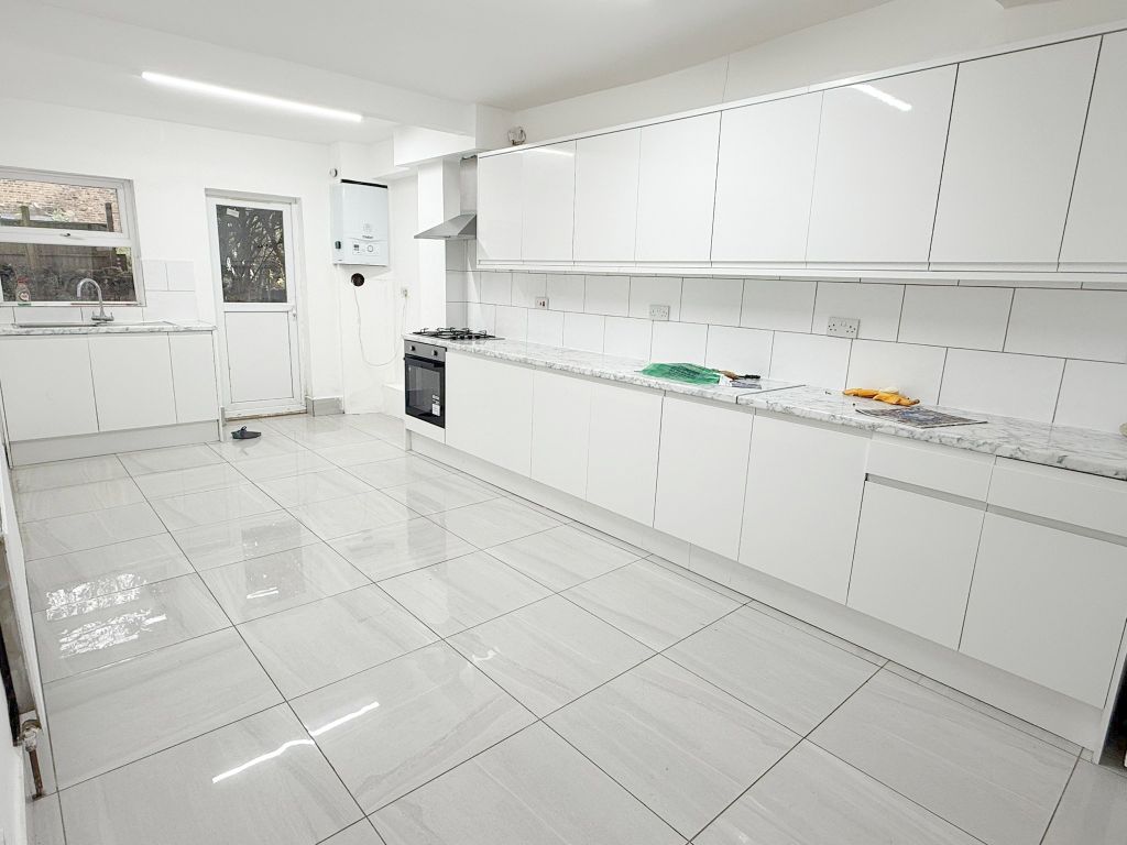 Property photo 3 of 22 Kitchen