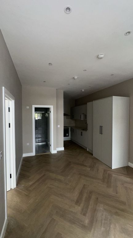 Property photo 2 of 6 Gallery