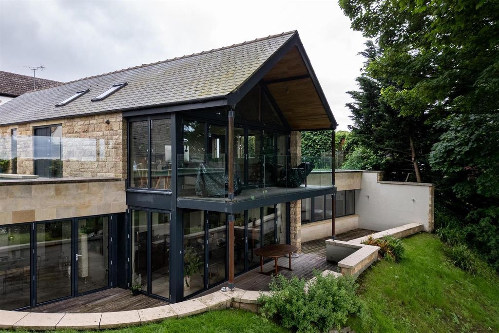 Property photo 1 of 27 The Spinney-24.Jpg