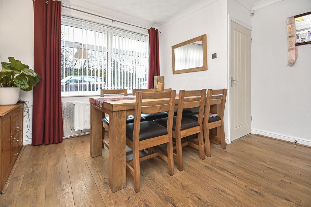 Property photo 3 of 43 Dining Room