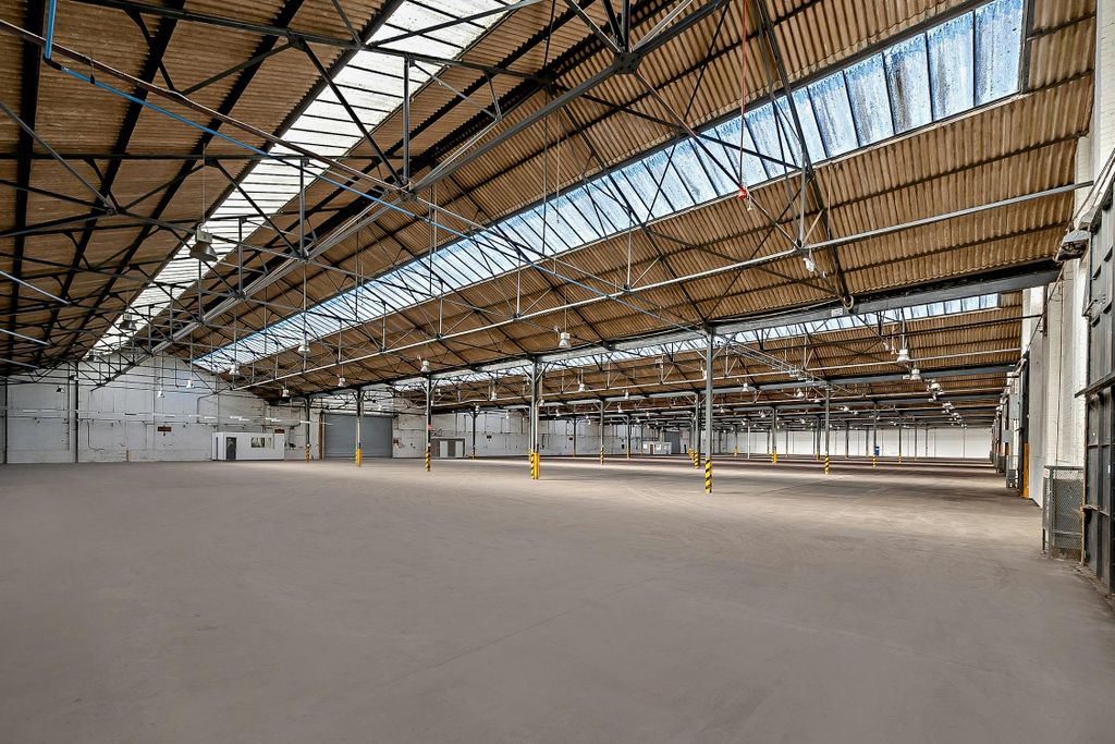 Property photo 2 of 14 8642883Interior01800.Jpg